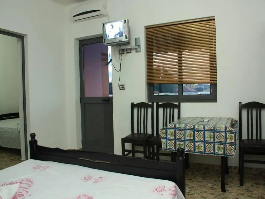 Hotel 24 Velipojë 3*,